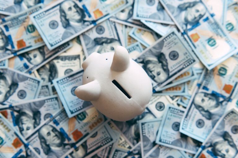 7 U.S. Places That Will Pay You Big Bucks to Live There